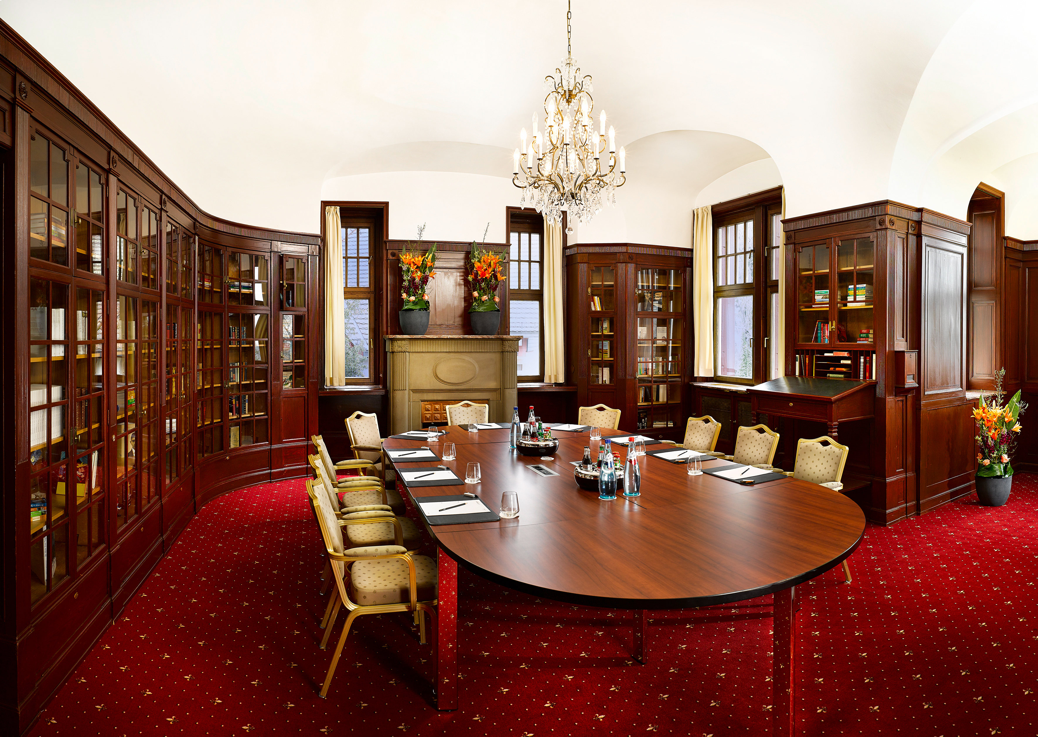 Falkenstein Grand, Autograph Collection-Blick in den Park und Skyline Frankfurt 
