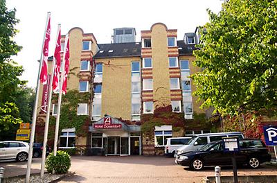 Seminarhotels und Hochzeitsfeierlichkeiten in Nordrhein-Westfalen – Romantik pur! Hochzeitszeremonie und Arcadia Hotel Düsseldorf in Erkrath