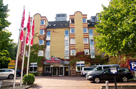 Stadtbahnhof und Arcadia Hotel Düsseldorf in Nordrhein-Westfalen