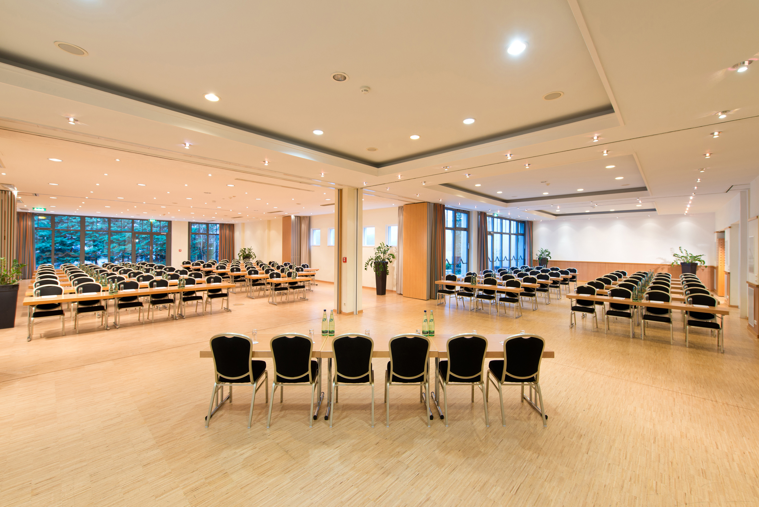 Luther-Hotel Wittenberg-Veranstaltungsräume in Kombination L.Cranach, P. Melanchthon & Martin Luther 1, 2, 3 in plalamentarischer Bestuhlung für 220 Personen
