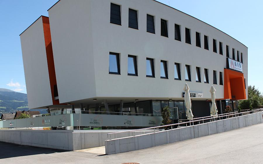 Stadtbahnhof und AIS Center in Kärnten