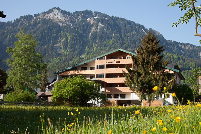 Weinberghügel und Hotel Kanisfluh in Vorarlberg