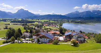 Seminarhotels und Badesee in Bayern – Liebhaber von Wassererlebnissen lieben diese Region! Biohotel Eggensberger  in Füssen ist der perfekte Ort, um nach dem Seminar am Wasser abzuschalten