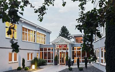 Seminarhotels und Knotenbahnhof in Baden-Württemberg – eine entspannte und unkomplizierte An- und Abreise ist ein wesentlicher Aspekt bei der Seminarplanung. Abfahrtsbahnhof und Best Western Plus Atrium in Ulm