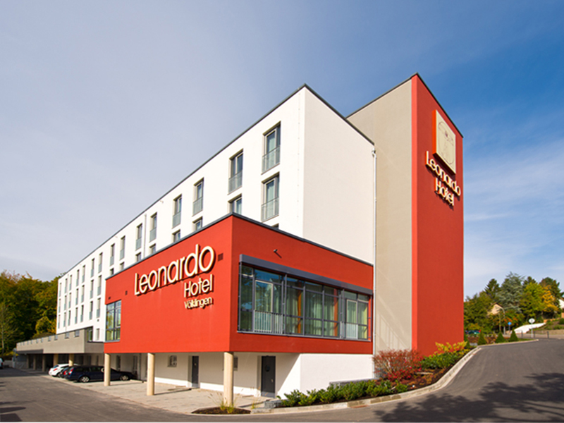 Wirtschaftsteam und Leonardo Hotel Völklingen in Saarland