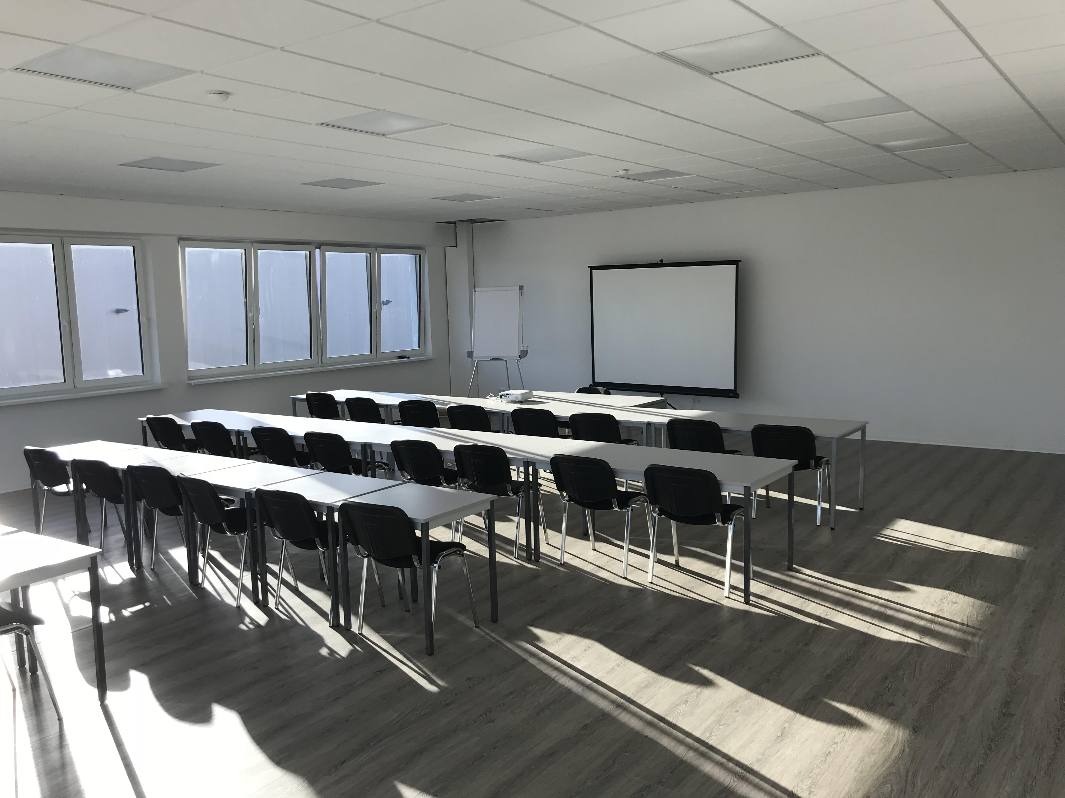 ISB-K | Lounge in der GTÜ Kfz-Prüfstelle - Rhein-Ruhr-ISB-K | Lounge in der GTÜ Kfz-Prüfstelle - Rhein-Ruhr