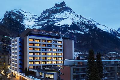 Seminarhotels und Bahnhofsbereich in der Schweiz – eine entspannte und unkomplizierte An- und Abreise ist ein wesentlicher Aspekt bei der Seminarplanung. Flughafenhotel und H+ Hotel & SPA Engelberg in Engelberg