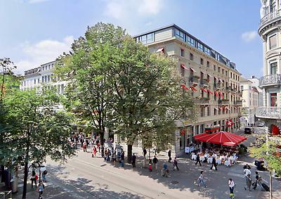 Seminarhotels und Schulungsmaterial in der Schweiz – Weiterbildung könnte nicht angenehmer sein! Schulungsteilnehmer und Hotel St. Gotthard in Zürich