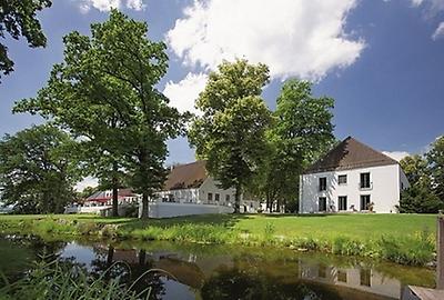 Seminarhotels und Alpengarten in Bayern – Natur direkt vor der Haustüre! Vorgarten im B&O Parkhotel in Bad Aibling