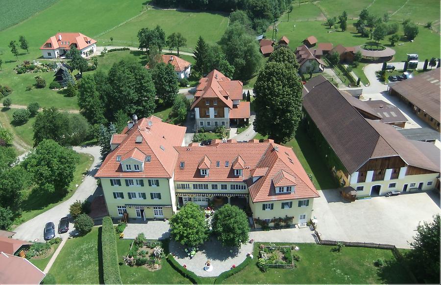 Baumgarten und Hotel Dienstl Gut in Kärnten