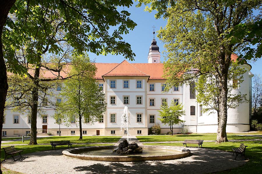 Weinritter und Kloster Irsee in Bayern