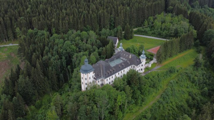 Alpenwelt und JUFA Schloss Röthelstein in der Steiermark
