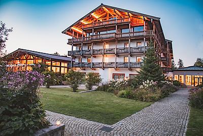 Seminarhotels und See Spa in Bayern – Liebhaber von Wassererlebnissen lieben diese Region! Das Achental in Grassau ist der perfekte Ort, um nach dem Seminar am Wasser abzuschalten