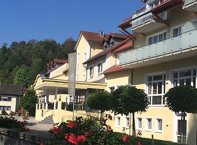 Seminarhotels und Biergarten in Bayern – Natur direkt vor der Haustüre! Teegarten im Hotel Dirsch in Titting