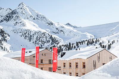 Seminarhotels und Outdoor Teambuilding in Tirol – machen Sie Ihr Teamevent zum Erlebnis! Führungskräfte-Teambuilding und Jagdschloss-Resort in Kühtai