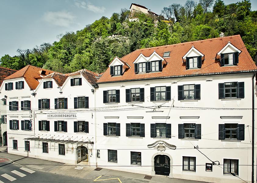 Bergbahnen und Schlossberg Hotel in der Steiermark