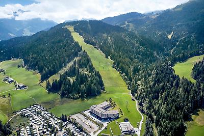 Seminarhotels und Seeluft in Tirol – Liebhaber von Wassererlebnissen lieben diese Region! TUI BLUE FIEBERBRUNN in Fieberbrunn ist der perfekte Ort, um nach dem Seminar am Wasser abzuschalten