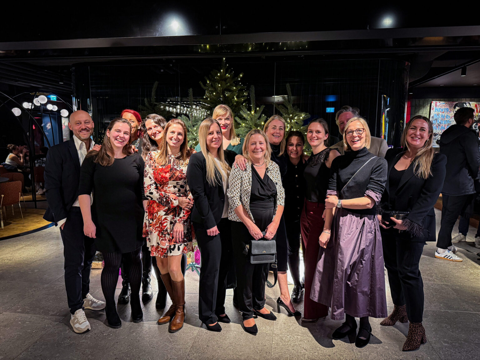 Weihnachtsfeier_Gruppenfoto-08